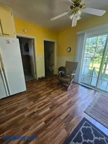 Serene 4 bedroom house with AC - Image 3