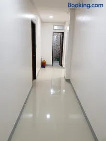 Entire flat 3rd floor - Image 4