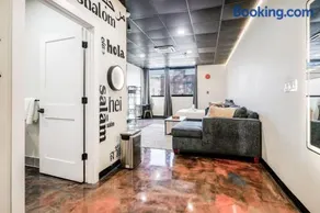 New Loft 3 min to Childrens Hospital Sleeps 4 - Image 1