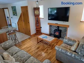 Rose Cottage Trecynon Traditional 2 bed cottage Zip World Beacons Bike - Image 2