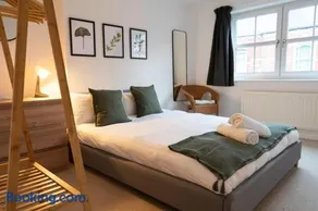 Calm Cosy House with Beautiful Riverside Walk to Centre - Image 2