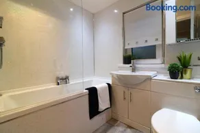 Signature - Stanfield House - Image 3