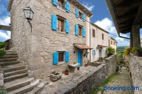 House Vera - Image 1