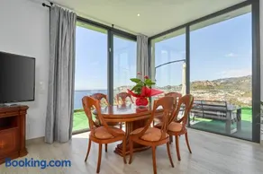 Agréable villa conviviale et familiale avec terrasse, piscine privée et jacuzzi | Vue mer | Adaptée au travail à distance - Image 5