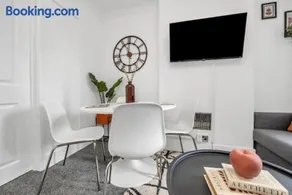Wherstead Rd House By Homestyles Hosts Short Lets & Serviced Accommodation Suffolk With Free Parking - Image 5