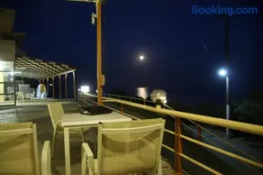 Santa Marina Apartments - Image 3