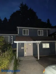 Surrey Guest House on 132 By 88 Avenue - Free Parking - Image 1