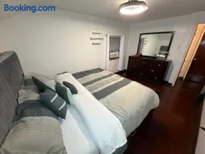 Cozy 3BR House with Garage - Image 5