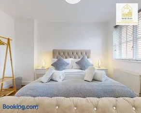 Mesh Accommodation - Modern 3-Bedroom Ashford Home , Sleeps 5, Free Parking Included - Image 2