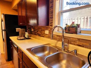 Modern 2 Beds Apt close Downtown - Image 4