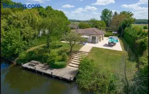 Villa la Rive, River Villa - Image 1