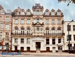 Centrally Located 3 Bed Apartment - Image 4