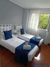 Paraíso Soleado: Piso con Terraza, Piscina y Garaje a 5 min de Playa - Image 4