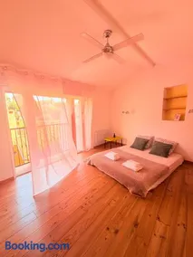 Bormes center 75 m2 artistic stay 2 to 4 people - Image 2
