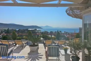 Varkiza Seaside Penthouse with Private Roof Deck - Image 1