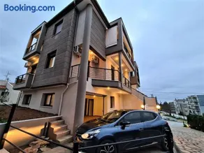 Lirtzis Luxury Villa - Image 1