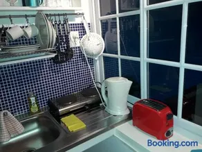 Monoambiente con baño privado y cocineta dentro de casa - Image 5