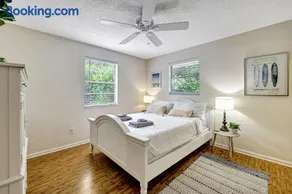 Coastal Retreat Near Downtown Stuart - Image 4