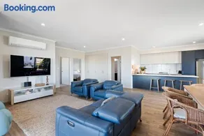 74 Corcoran Avenue Coastal family retreat - Image 1