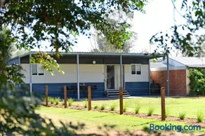 The Jetty Hut - Lake Frontage Barmera Riverland - Image 2