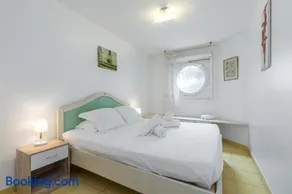 Nice 1 Bedroom downtown Carré d'Or with garage - Image 3
