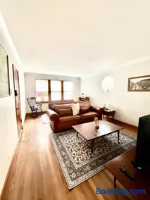 Charming Cozy 2 br 1 ba apt near Oak Park fast wifi near transportation - Image 5