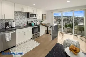 Downtown Redmond Executive Stay - Image 3