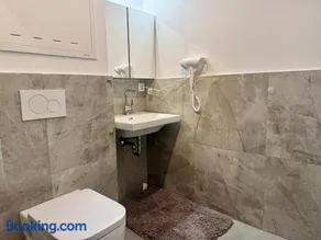Stylish Apartment with Balcony near Vienna - Image 2