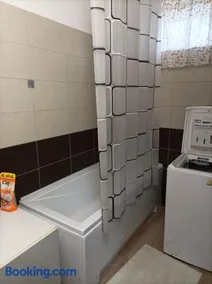 Kiskastély garzon, saját fürdőszobával és saját konyhával - Image 3