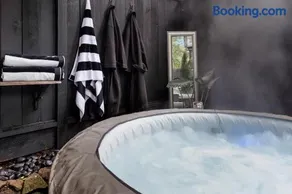 The Black Nest - Hot Tub Romantic Getaway - Image 2
