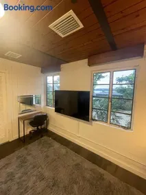 Hotel-Style Private Suite-Lake View-Gardens - Image 3