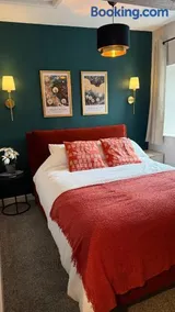 Victoria Boutique Apartment - Image 1