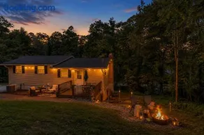 5 br 2 ba Bear Oaks Retreat Mountain Escape Spacious Stay for Family and Friends, near downtown Johnson City - Image 4
