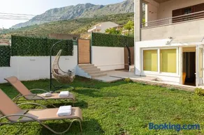 Akvarel Apartment - Private Garden Terrace & BBQ - Image 1