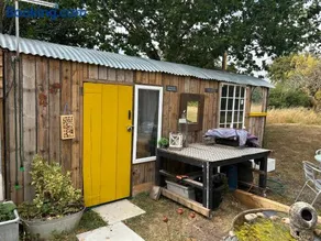 Mr Hares shepherd hut - Image 3