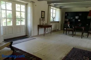 Foxhouse - Image 2