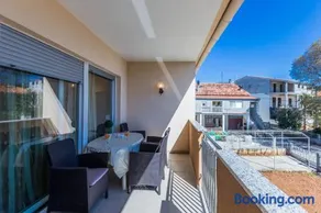 Oleander Apartment - Image 4