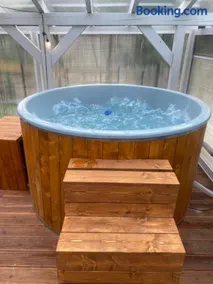 Slow Flow Glamp - sauna, basen i jacuzzi - Image 1