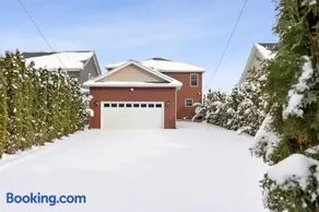 The Experience at ND4BR, 4BA 1 mi to ND Stadium - Image 3