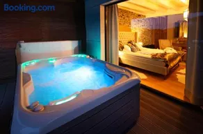 Bluestone Chalet - Image 1