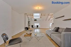 3 bedrooms apartment with private parking in Liège historical area - Image 1