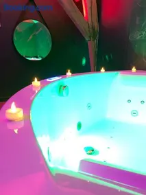 Love room avec jacuzzi privé - Image 1