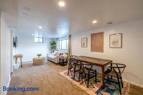 Cozy Stay - Patio - Full Kitchen - Long Term Ready - Image 1