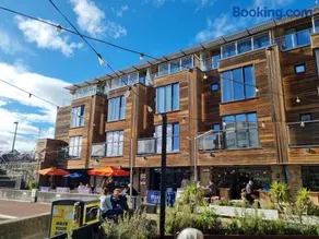 The Boat House Apartment by Cliftonvalley Apartments - Image 2