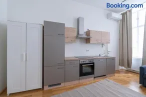 Stylish studio with air con & free parking - Image 4