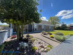 Charming 3 bedroom cottage with a large enclosed garden - Image 1