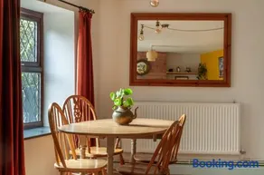 Cosy Cottage nr The Cotswolds Private Parking - Image 4