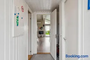Well-Maintained Holiday Home With Sea View Close To Nature, The Beach And Ebeltoft - Image 2