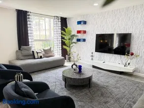 Charming 3BR Beverly Retreat with Large Private Backyard Bedford - Image 1