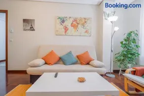 Luminoso, acogedor e ideal para familias - Image 1